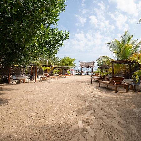 Amalife Beach Club & Hotel Tierra Bomba Buitenkant foto