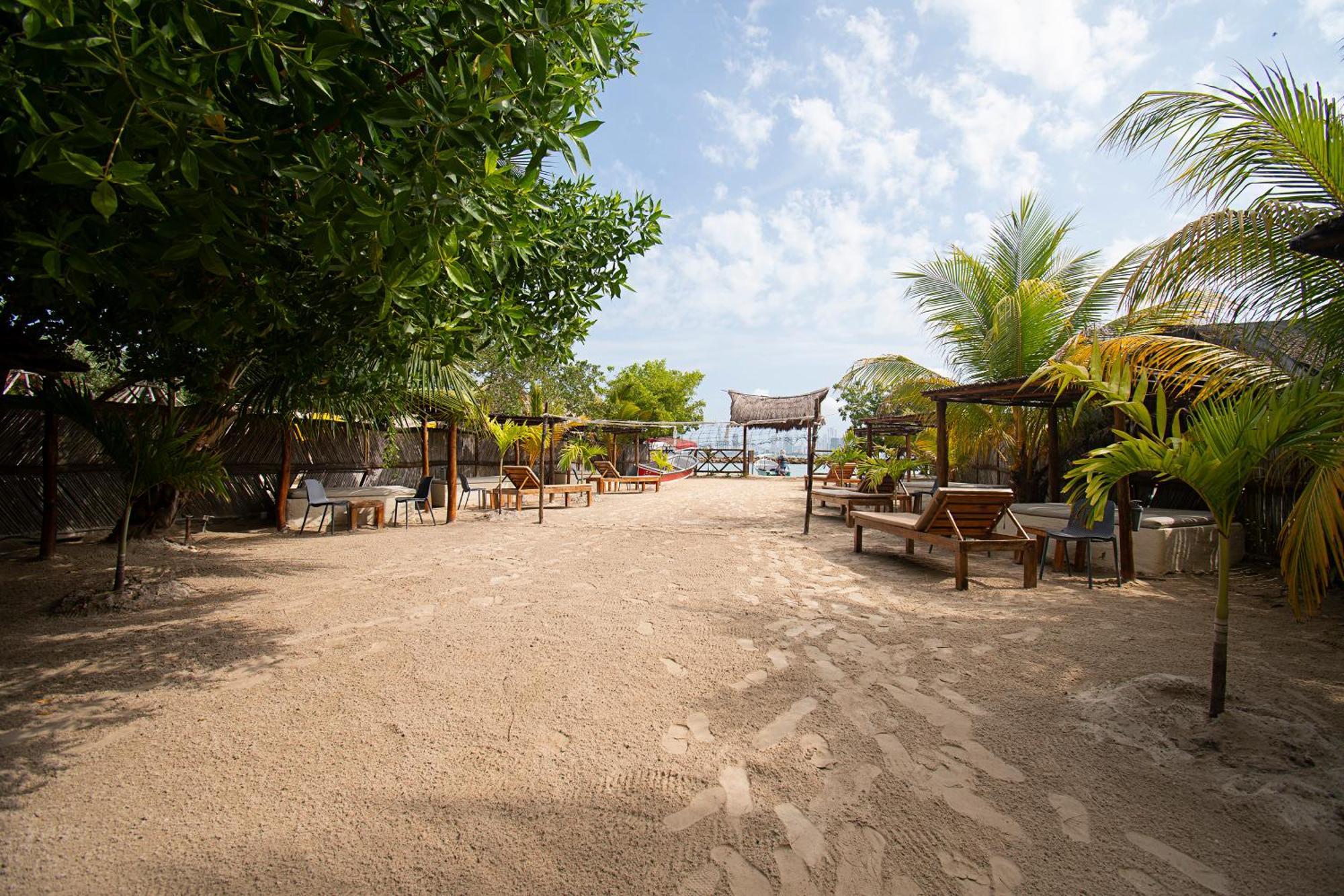 Amalife Beach Club & Hotel Tierra Bomba Buitenkant foto