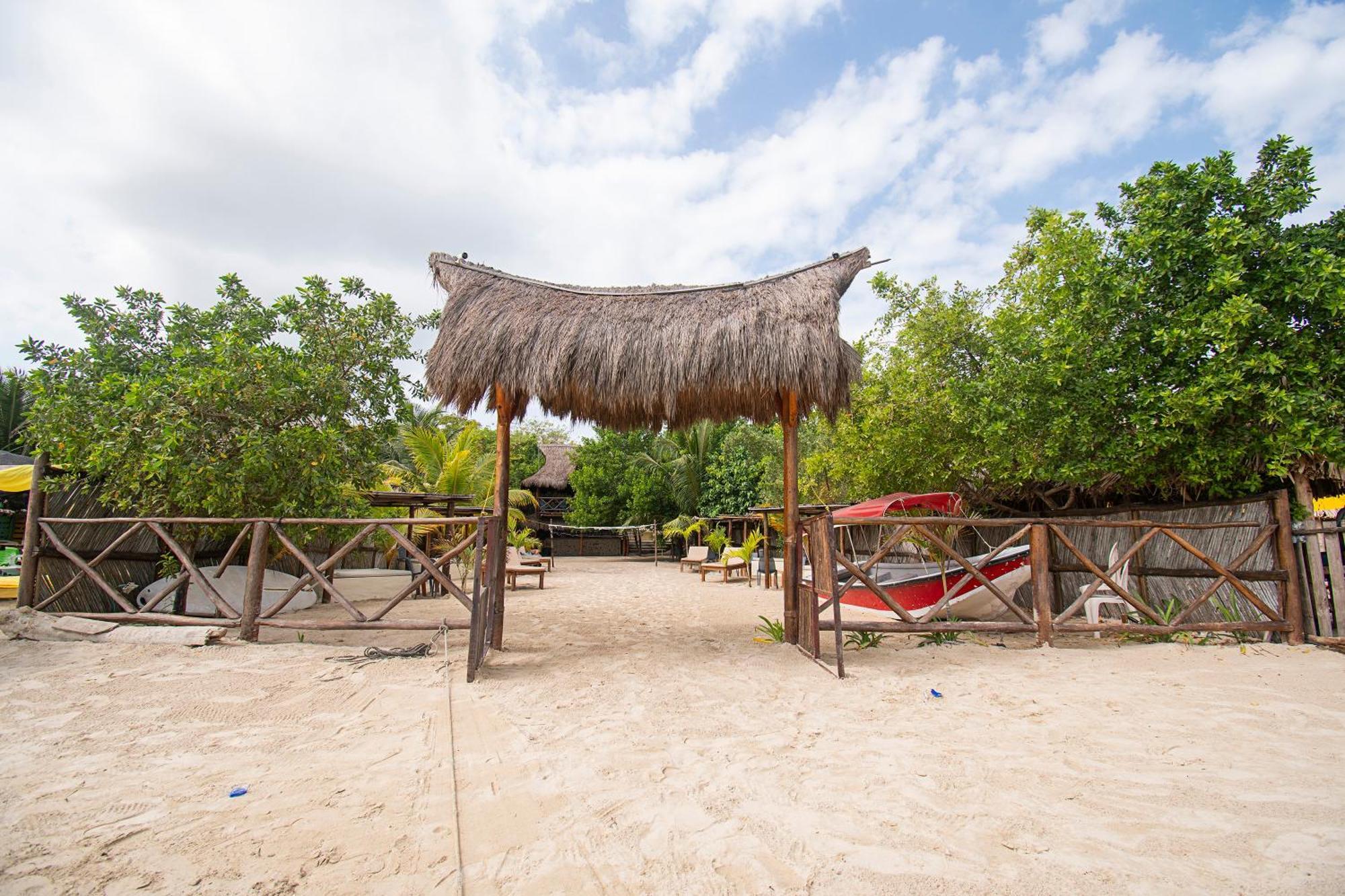 Amalife Beach Club & Hotel Tierra Bomba Buitenkant foto