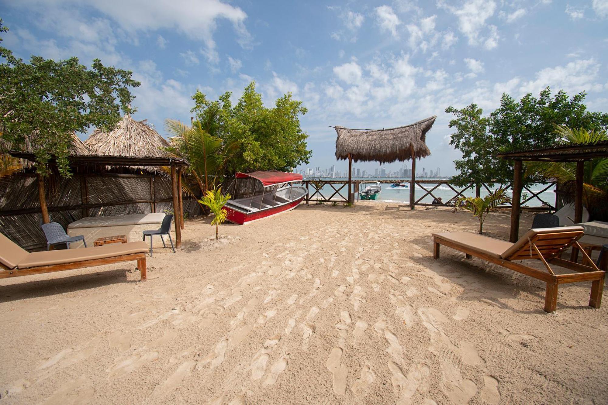 Amalife Beach Club & Hotel Tierra Bomba Buitenkant foto