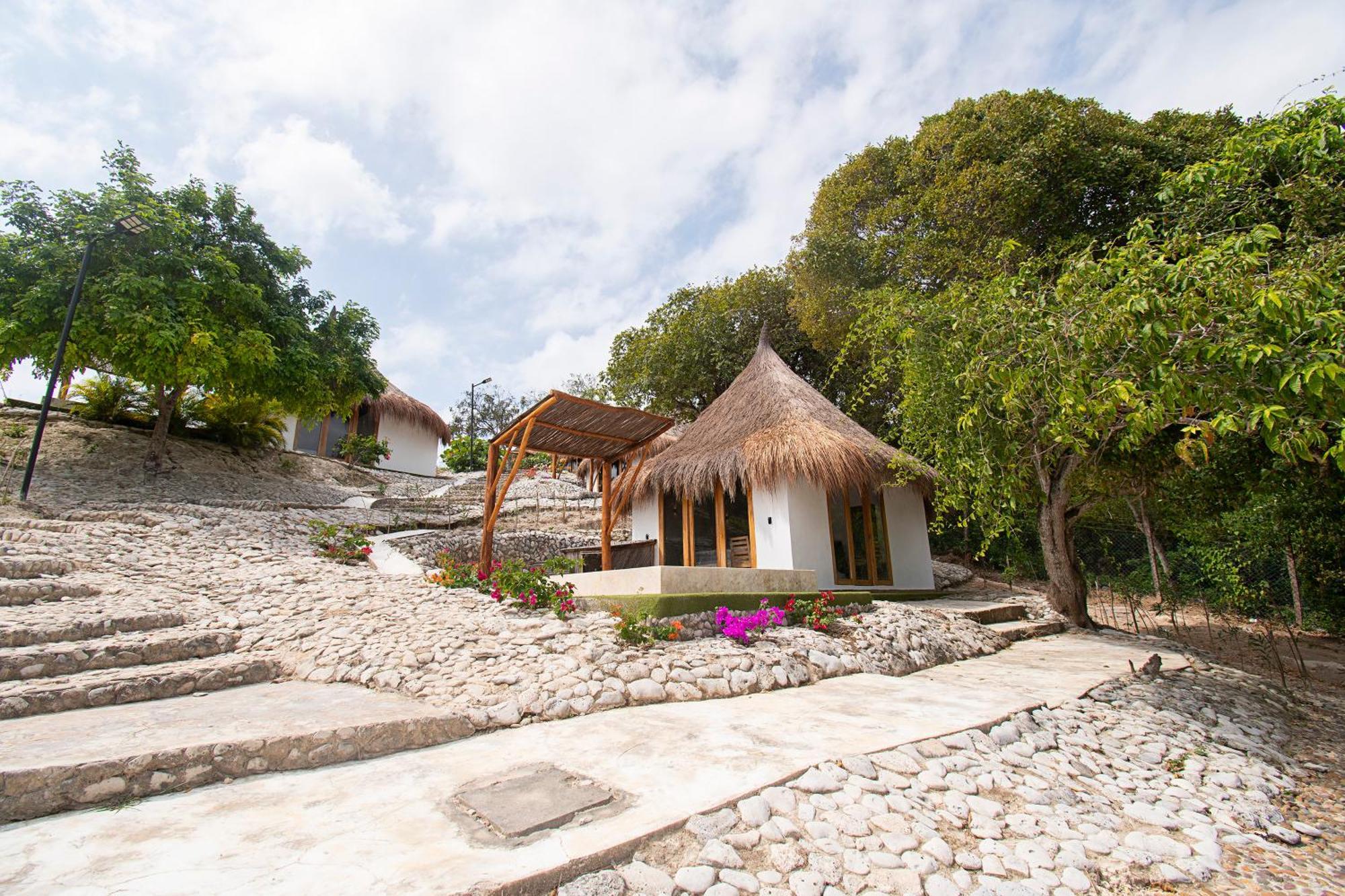 Amalife Beach Club & Hotel Tierra Bomba Buitenkant foto