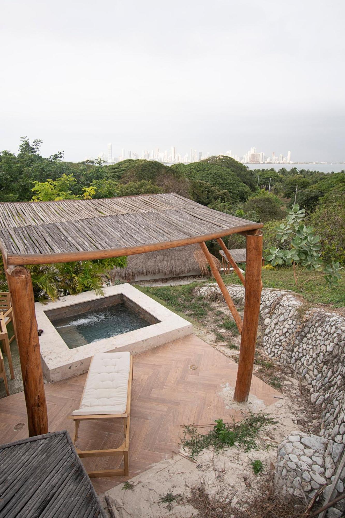 Amalife Beach Club & Hotel Tierra Bomba Buitenkant foto