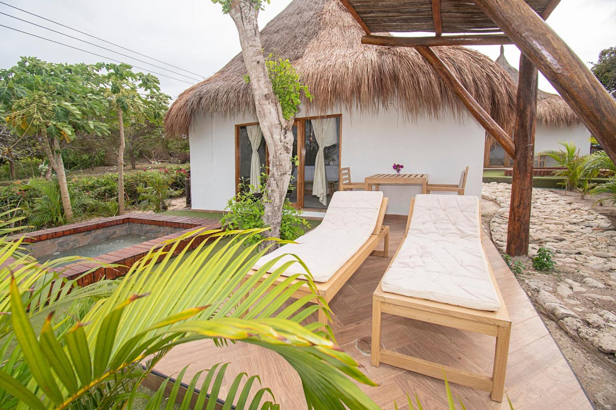 Amalife Beach Club & Hotel Tierra Bomba Buitenkant foto