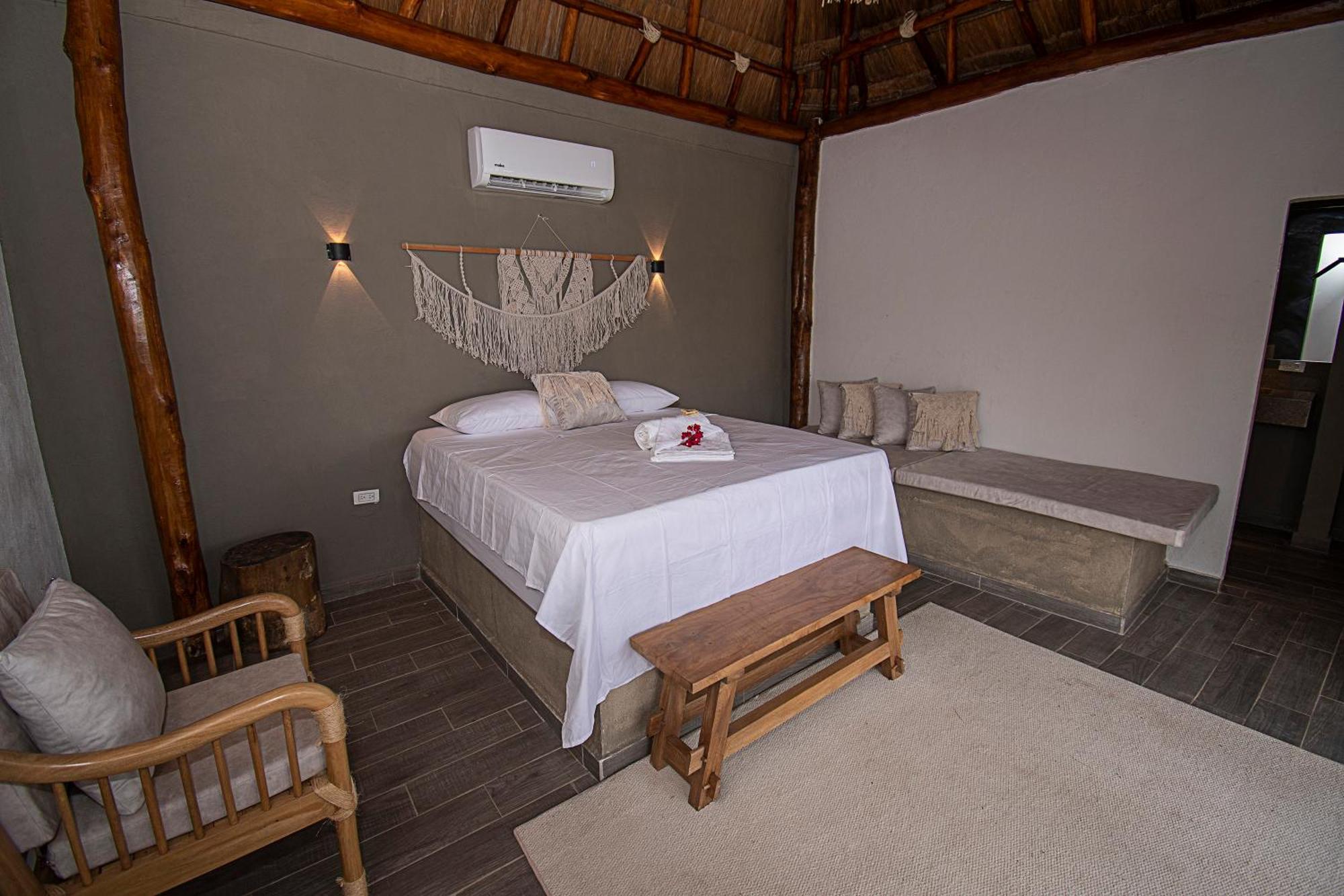 Amalife Beach Club & Hotel Tierra Bomba Buitenkant foto