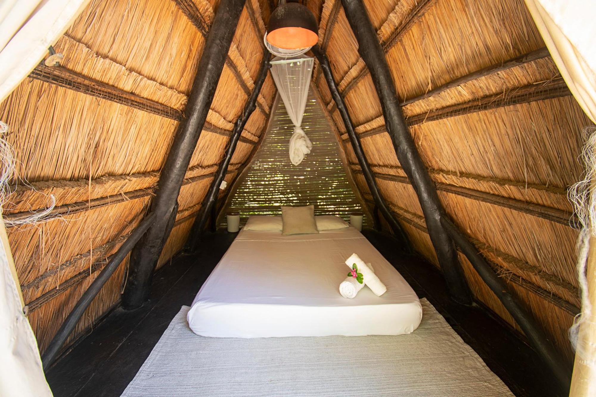 Amalife Beach Club & Hotel Tierra Bomba Buitenkant foto