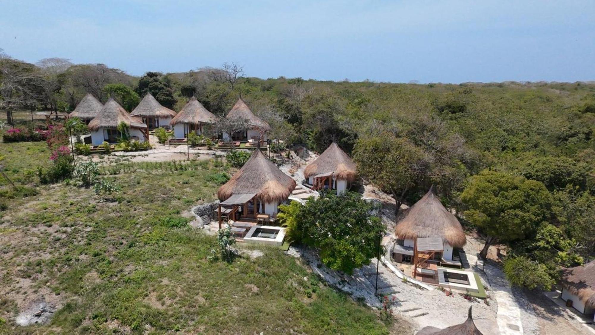 Amalife Beach Club & Hotel Tierra Bomba Buitenkant foto