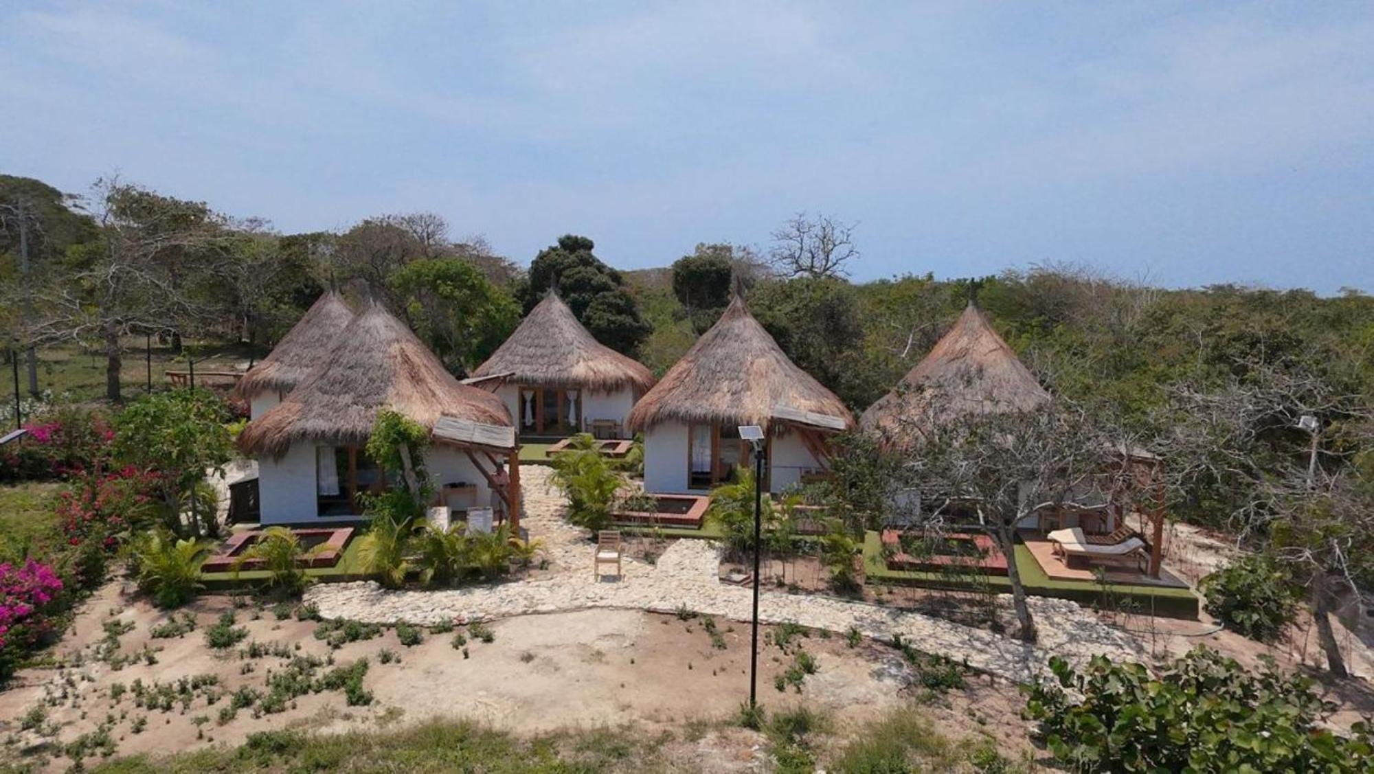Amalife Beach Club & Hotel Tierra Bomba Buitenkant foto