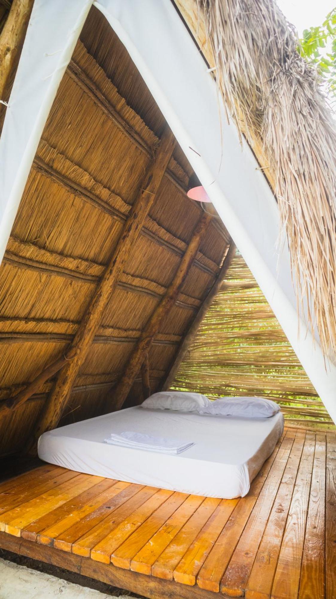 Amalife Beach Club & Hotel Tierra Bomba Buitenkant foto