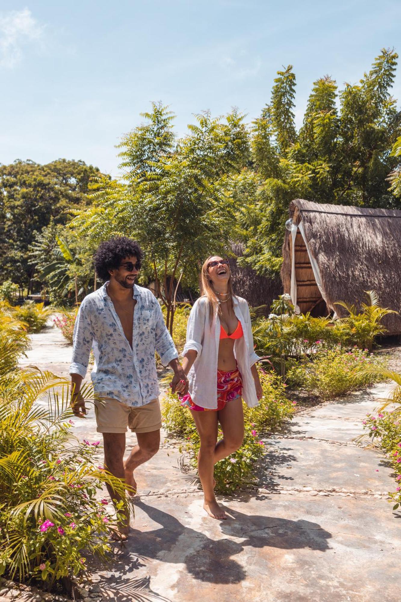 Amalife Beach Club & Hotel Tierra Bomba Buitenkant foto